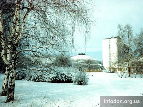 Гостиница «Шахтер» и конференц-зал. Донецк, 2001 год