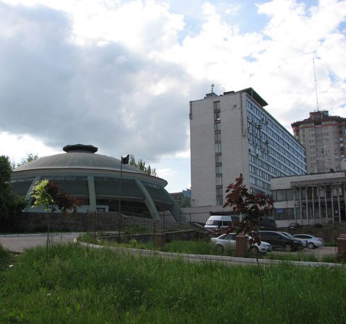Гостиница «Шахтер» и конференц-зал. Донецк, 2008 год. Фото: http://shahter.gorod.dn.ua