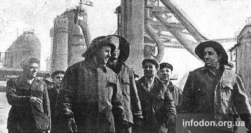 Рабочая смена на Донецком металлургическом заводе. Донецк, середина 1970-х