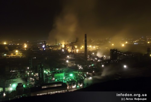 Донецкий металлургический завод ночью. 26 октября 2010