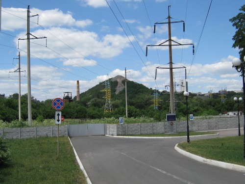 Вид на террикон шахты Центрально-Заводской, от места пересечения проспекта Лагутенко и ул. Левобережной