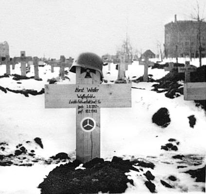 Немецкое кладбище у студгородка в Сталино (фото Вальтера Мишеля)