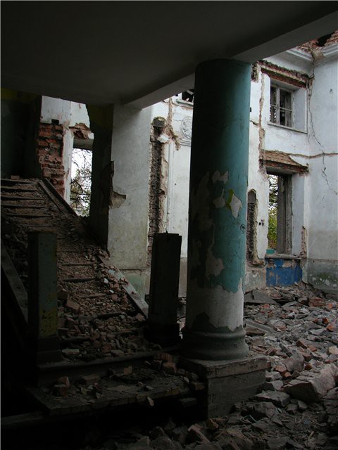 Фойе Дома культуры возле шахты Трудовской. Общий вид и лестница на второй этаж