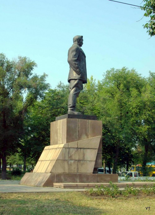31. Памятник Артему (Ф.А. Сергееву)