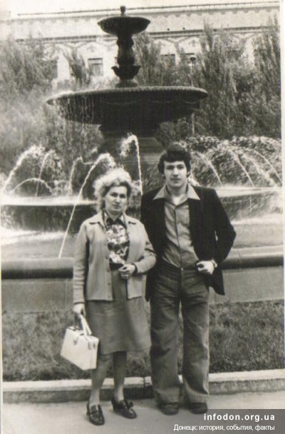 Фонтан на площади Ленина в Донецке. 2 мая 1975 года