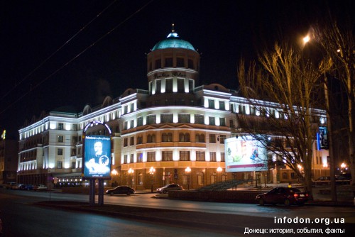 Гостиница Донбасс-Палас. Ночью, фото 2008 года [11]