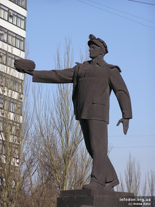 Памятник шахтёру на Шахтёрской площади в Донецке. 2007 год