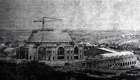 Строительство Крытого рынка. Вид со стороны библиотеки им. Н.К. Крупской
