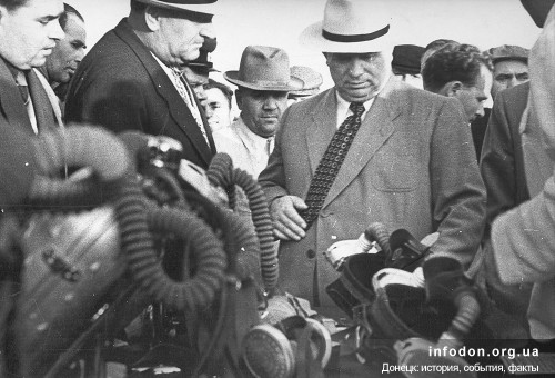2. Первый секретарь ЦК КПСС Н.С. Хрущев в гостях у горноспасателей. 1956 г.