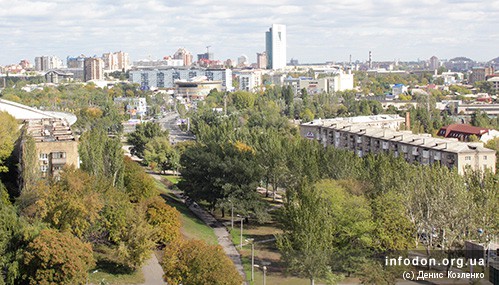 Вид на Площадь коммунаров — начало проспекта. Донецк. 2010 год [5]
