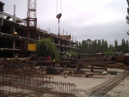 Строительство торгово-развлекательного центра Донецк-сити. Июль 2005 года 01 [1]
