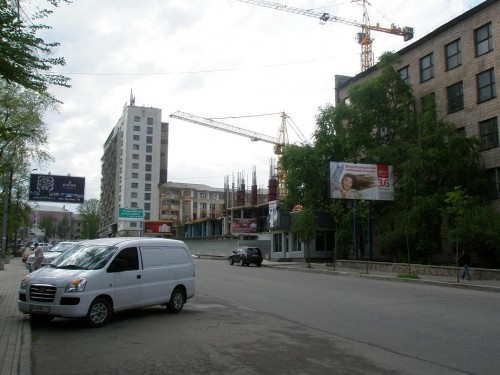 Бизнес-центр Столичный в Донецке. Начало строительства. 28.04.2008. Фото DrPass