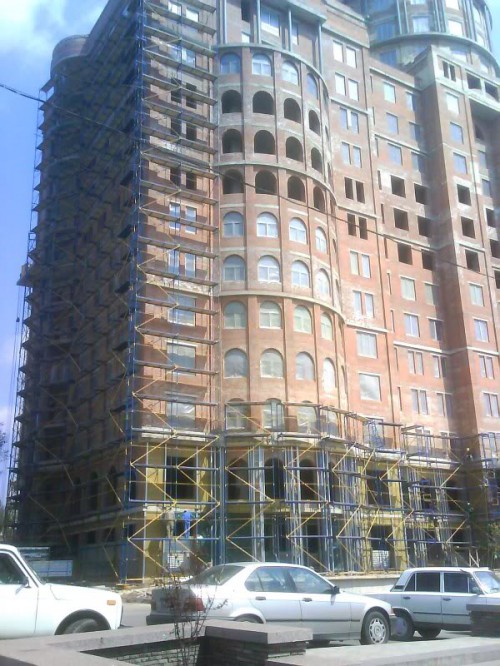 Строительство бизнес-центра Столичный в Донецке. 07.05.2009. Фото orland 1
