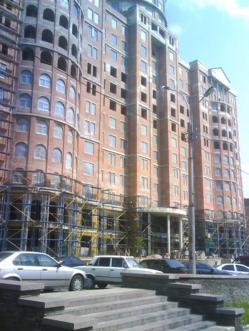 Строительство бизнес-центра Столичный в Донецке. 07.05.2009. Фото orland 2