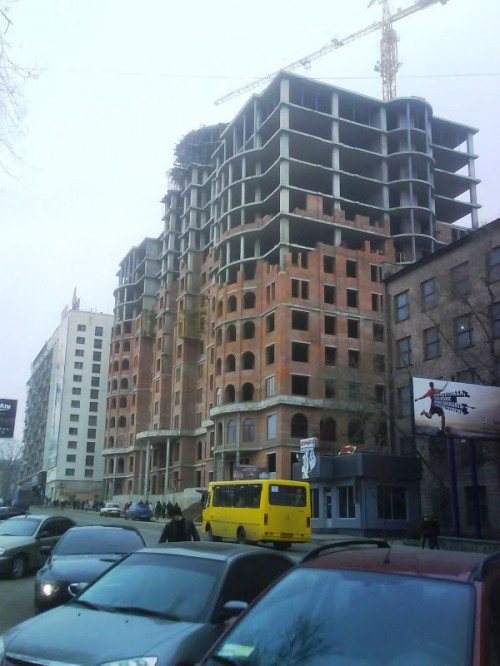 Строительство бизнес-центра Столичный в Донецке. 08.12.2008. Фото orland 2
