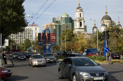 Вид на строящийся БЦ Столичный в Донецке. 29.09.2009. Фото vanbasten 1