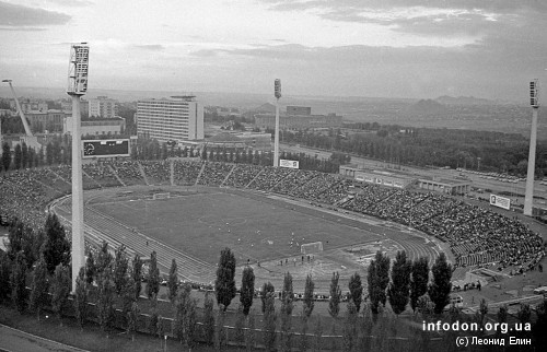 Футбольный матч на стадионе Локомотив. Донецк, 1970-е [1]