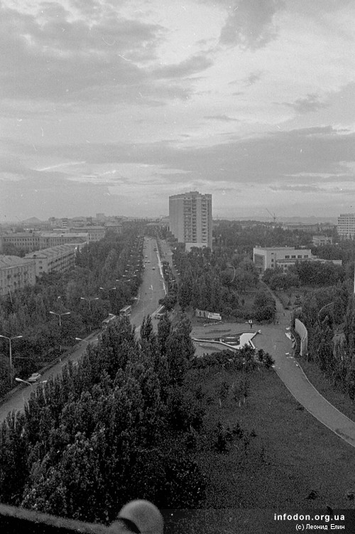 Улица Артема возле стадиона Локомотив (справа за кадром). Донецк, 1970-е [1]