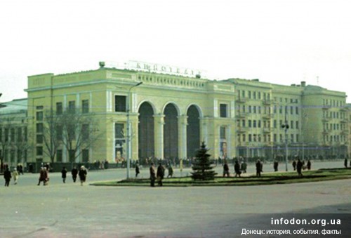 Кинотеатр Шевченко и площадь возле театра оперы и балета