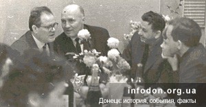 С друзями на 69-летнем юбилее. (Справа Д.П. Пампура. Слева А.М. Калашников). 1967 г.