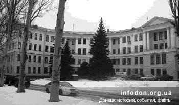 Вид на главный фасад Донецкой областной клинической травматологической больницы.