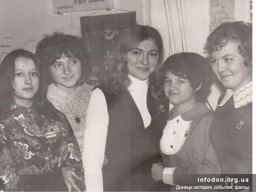 Участницы школы лекторского мастерства в Ленинской комнате. Первая половина 1970-х годов
