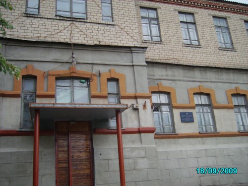 Школа в тогдашнем волостном селе Григорьевка , попечителем которой с 1873 года был Яков Иванович Древицкий, существует и в современном Донецке в районе Боссе. Сегодня это Донецкий учебно-воспитательный комплекс «Гармония»