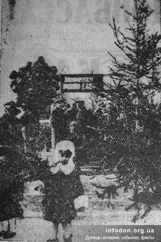 18. Елочный базар в сквере Павших коммунаров, фото 1940 г.