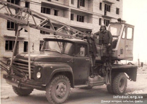 1. Военные строители на новостройках города Ленинска. 1982 год