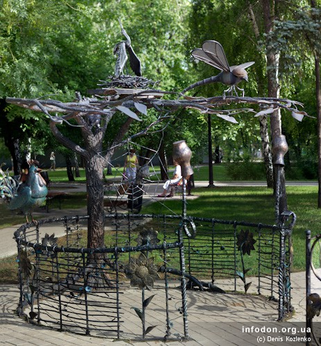 Парк кованых фигур. Донецк. Июль 2011 года. 27