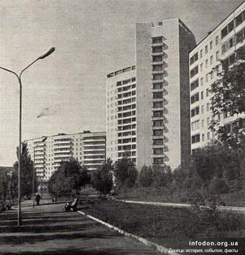 Пешеходный бульвар Школьный в жилом районе на территории бывшего поселка Семеновка. Донецк, 1979 год