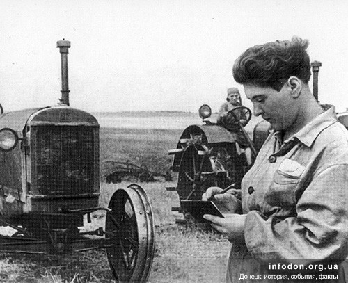 6. П.Н.Ангелина в поле, Стробешевский район, 1938 год.