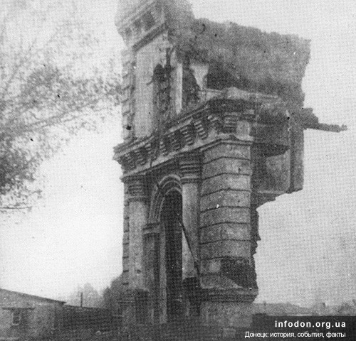 9. Дворец пионеров в городе Дебальцево, разрушеный фашистами в октябре 1943 года.