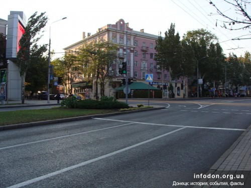 Пересечение ул. Артема и пр. Б. Хмельницкого, 2011 год