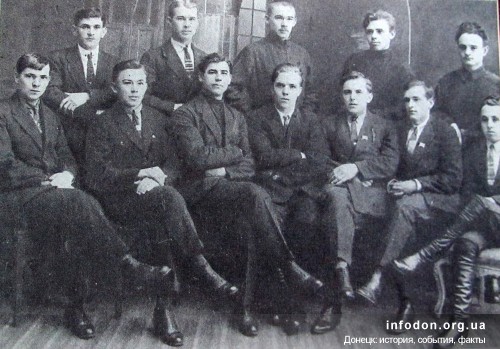 группа-комсомольских-работн Комсомольские работники, 1925 г.