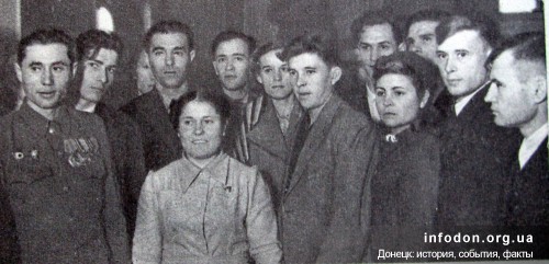комсомольцы-1946 Делегаты от Сталинской области на XIII съезде ЛКСМУ в Киеве, 1946 г.