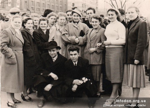 Группа молодежи, 1953 год