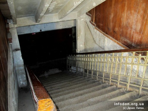 Лестница, ведущая в подвал
