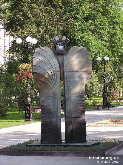 Скульптура Георгия Беро, бульвар Пушкина, Донецк 